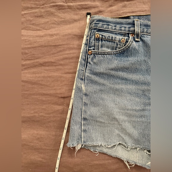 Vintage 501 Levi's Denim Jean Shorts with Distressed Hem size 26/27 - Picture 7 of 7